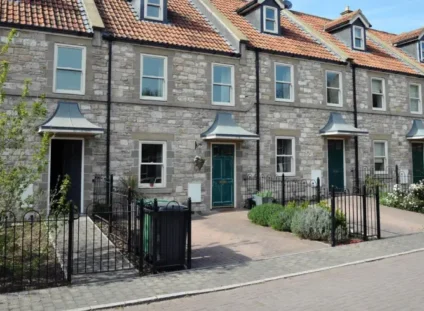 Bright 3-room apartment with balcony and excellent connectivity-5