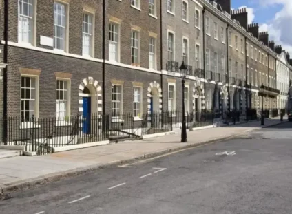 Bright 3-room apartment with balcony and excellent connectivity