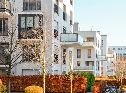 Bright 3-room apartment with balcony and excellent connectivity